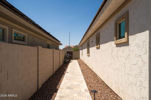 8562 W MYRTLE Avenue, Glendale, AZ 85305