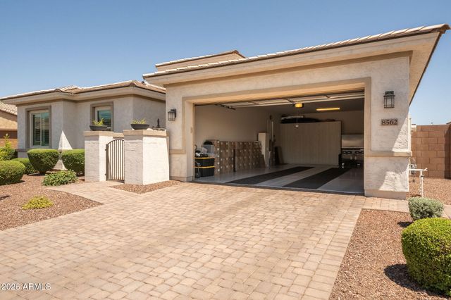 8562 W MYRTLE Avenue, Glendale, AZ 85305