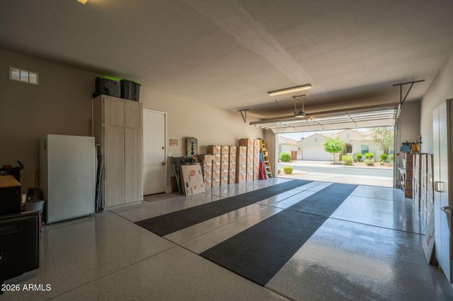 8562 W MYRTLE Avenue, Glendale, AZ 85305