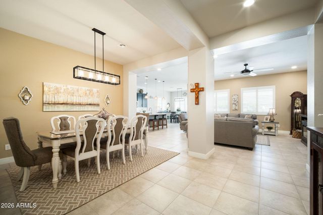 8562 W MYRTLE Avenue, Glendale, AZ 85305