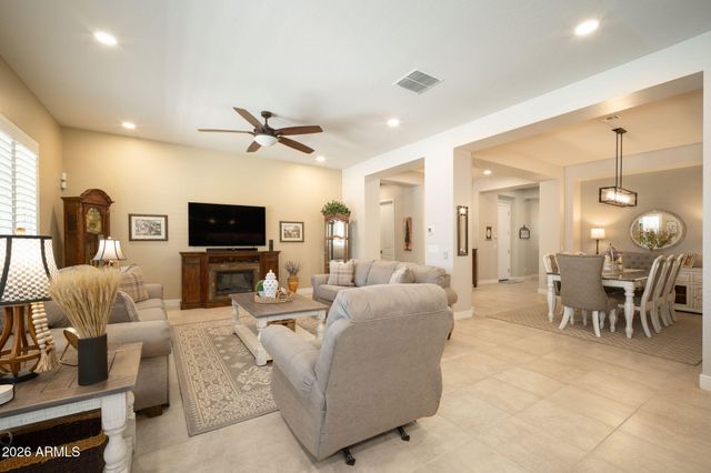 8562 W MYRTLE Avenue, Glendale, AZ 85305