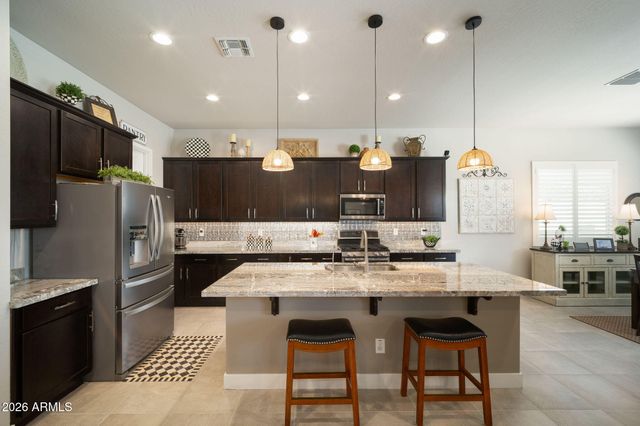 8562 W MYRTLE Avenue, Glendale, AZ 85305