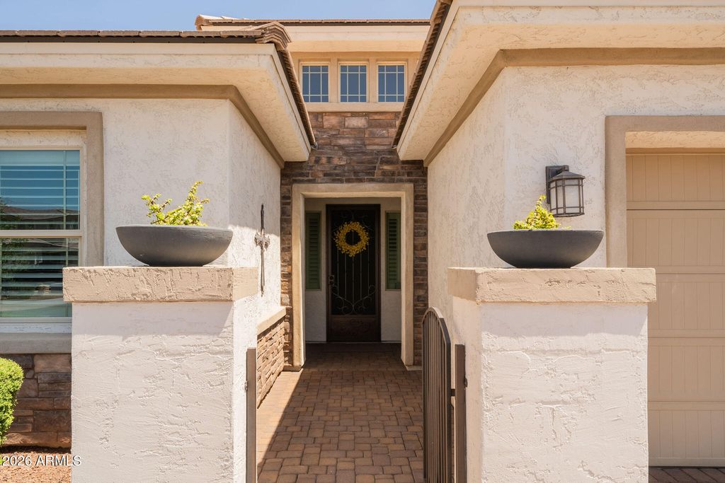 8562 W MYRTLE Avenue, Glendale, AZ 85305 — photo 2
