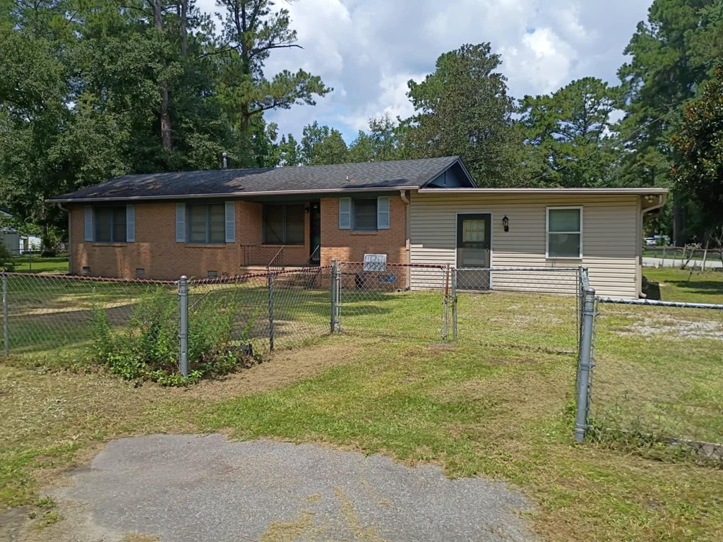 107 Gadsden Loop, Walterboro, SC 29488