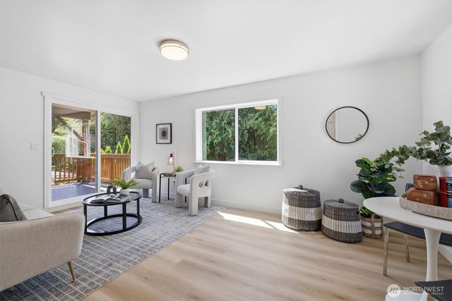 18823 SE 42nd Street, Issaquah, WA 98027