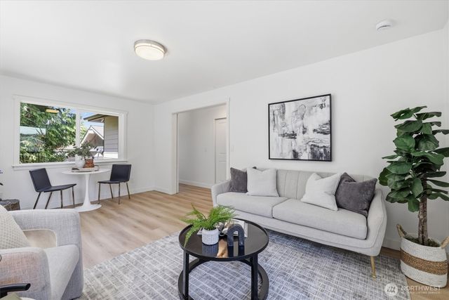 18823 SE 42nd Street, Issaquah, WA 98027