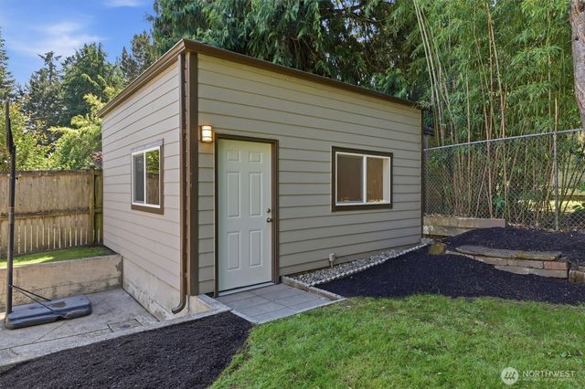 18823 SE 42nd Street, Issaquah, WA 98027