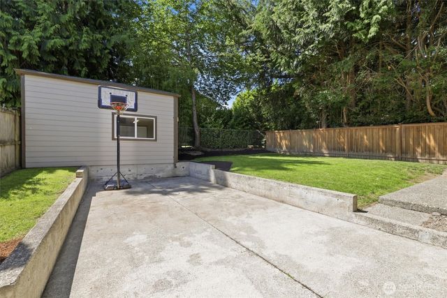 18823 SE 42nd Street, Issaquah, WA 98027