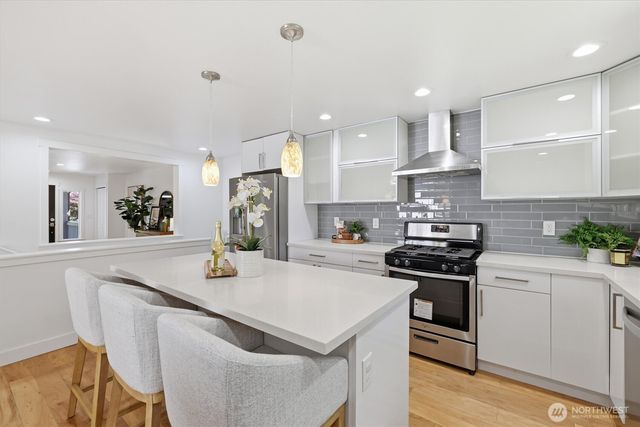 18823 SE 42nd Street, Issaquah, WA 98027