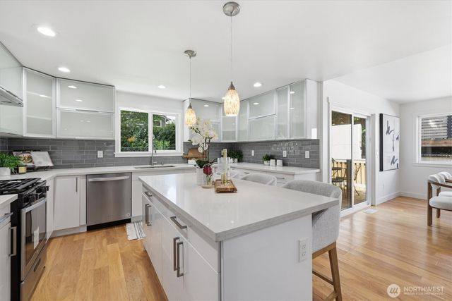 18823 SE 42nd Street, Issaquah, WA 98027