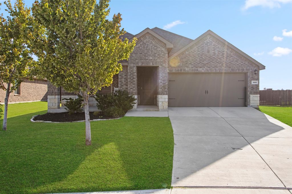 208 Churchill Court, Waxahachie, TX 75165