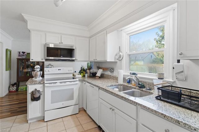 708 Colony DR, Chesapeake, VA 23322