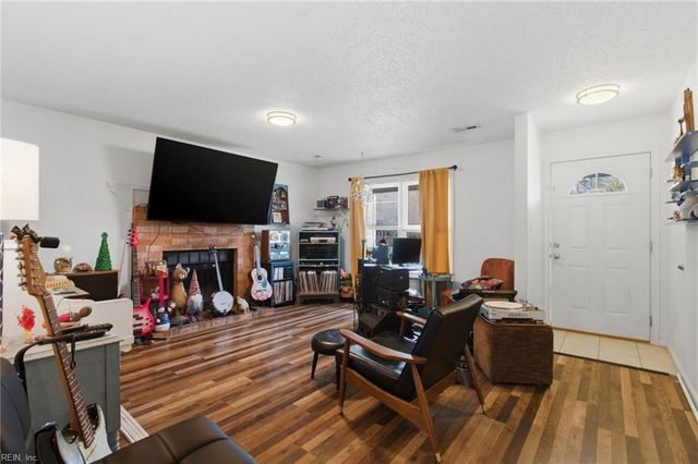 708 Colony DR, Chesapeake, VA 23322