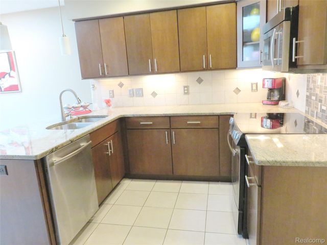 17610 Kirkwood Drive 66, Clinton Charter Township, MI 48038