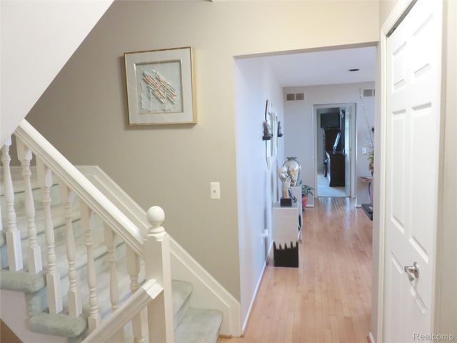 17610 Kirkwood Drive 66, Clinton Charter Township, MI 48038