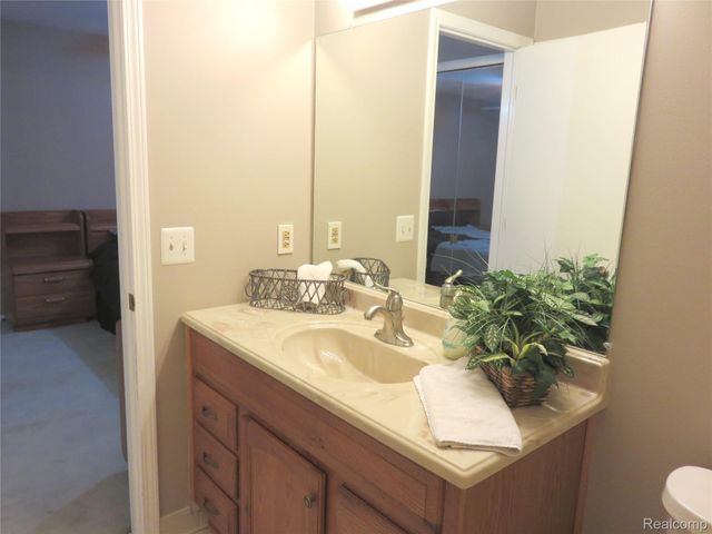 17610 Kirkwood Drive 66, Clinton Charter Township, MI 48038