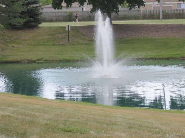 17610 Kirkwood Drive 66, Clinton Charter Township, MI 48038