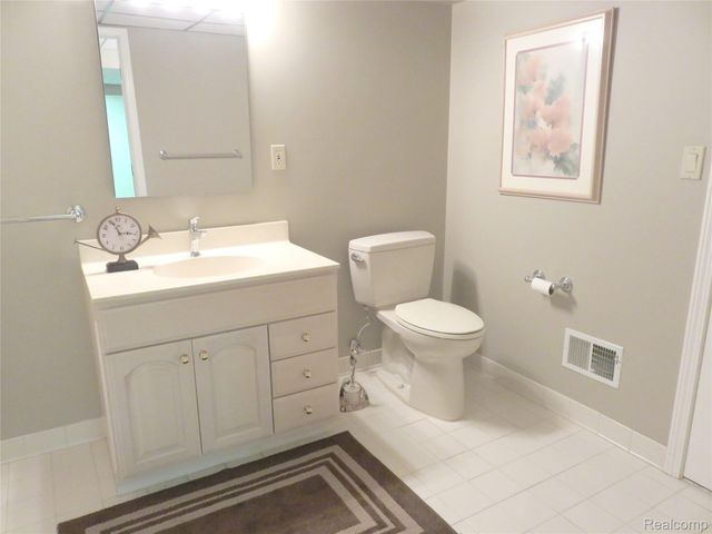 17610 Kirkwood Drive 66, Clinton Charter Township, MI 48038