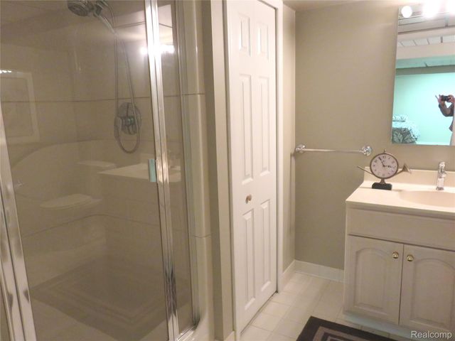 17610 Kirkwood Drive 66, Clinton Charter Township, MI 48038