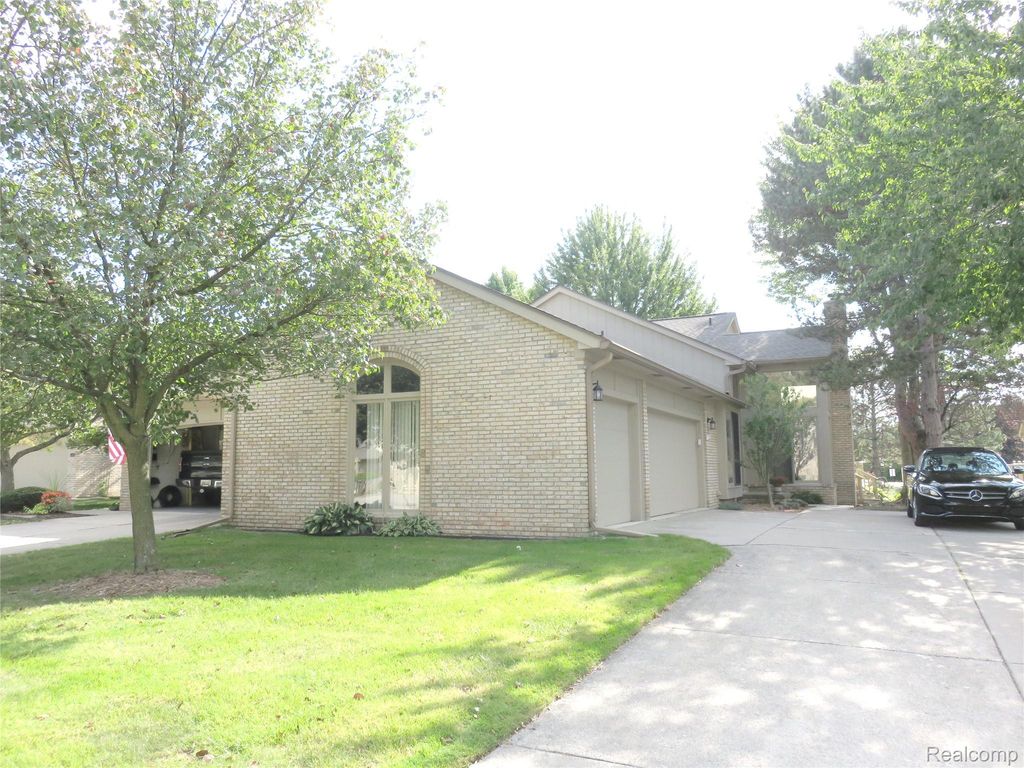 17610 Kirkwood Drive 66, Clinton Charter Township, MI 48038