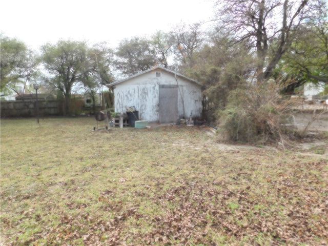 712 E 2nd St, Alice, TX 78332