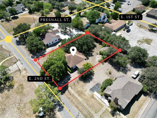 712 E 2nd St, Alice, TX 78332