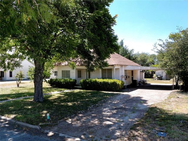 712 E 2nd St, Alice, TX 78332