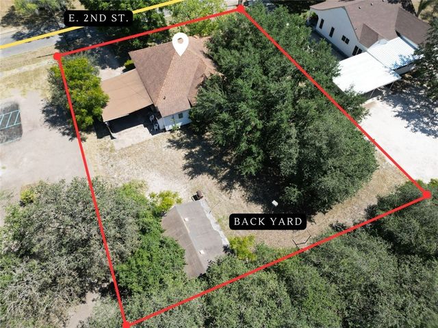 712 E 2nd St, Alice, TX 78332