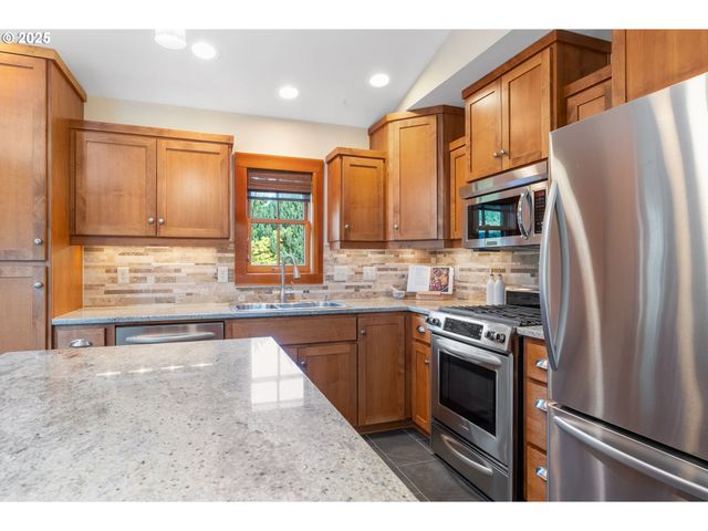 909 Nina Ln, Hood River, OR 97031