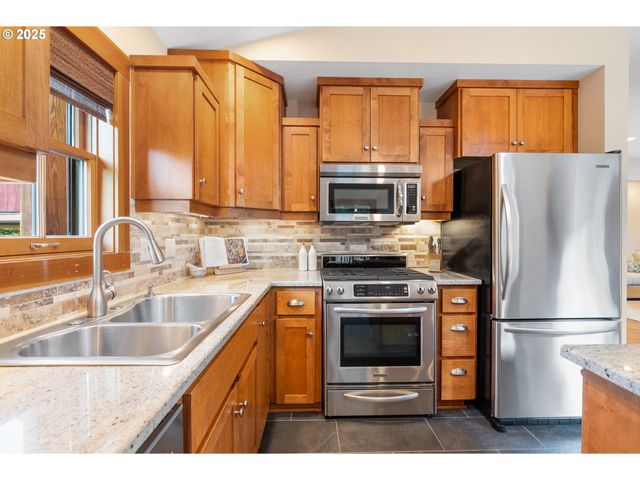 909 Nina Ln, Hood River, OR 97031