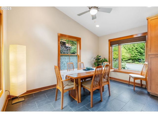 909 Nina Ln, Hood River, OR 97031