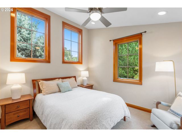 909 Nina Ln, Hood River, OR 97031