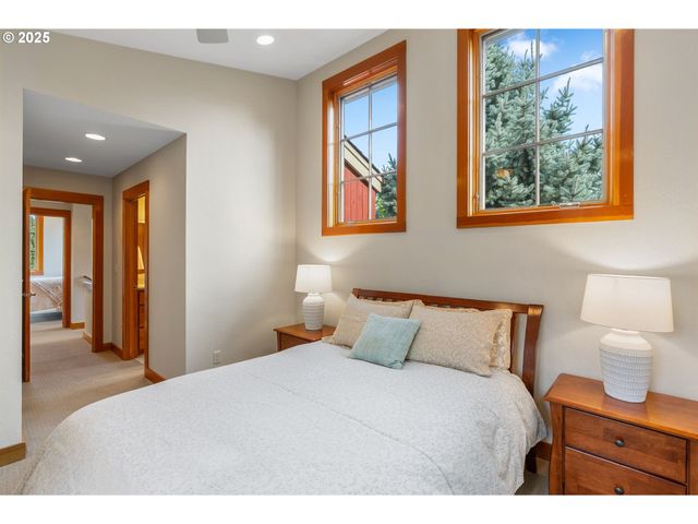 909 Nina Ln, Hood River, OR 97031