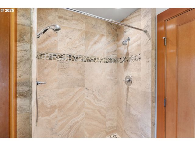 909 Nina Ln, Hood River, OR 97031