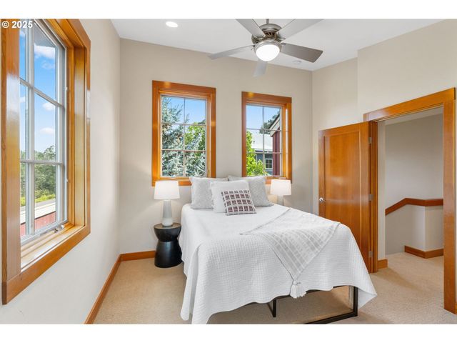 909 Nina Ln, Hood River, OR 97031