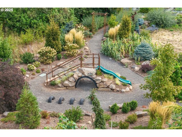 909 Nina Ln, Hood River, OR 97031