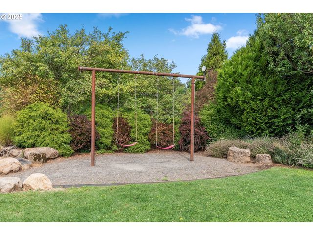 909 Nina Ln, Hood River, OR 97031