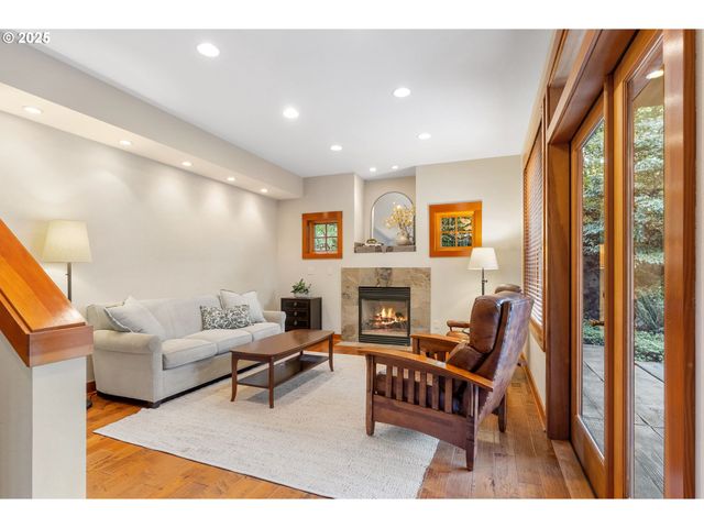 909 Nina Ln, Hood River, OR 97031