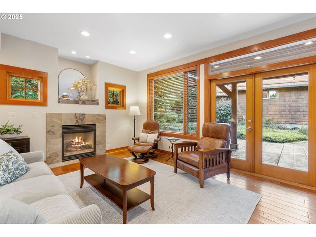 909 Nina Ln, Hood River, OR 97031