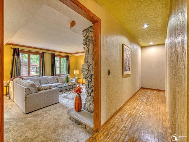 3155 Chanson Valley Road, Lambertville, MI 48144