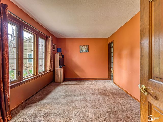 3155 Chanson Valley Road, Lambertville, MI 48144