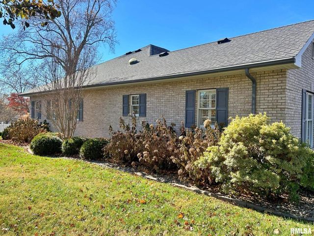 8 DOGWOOD Place, Harrisburg, IL 62946