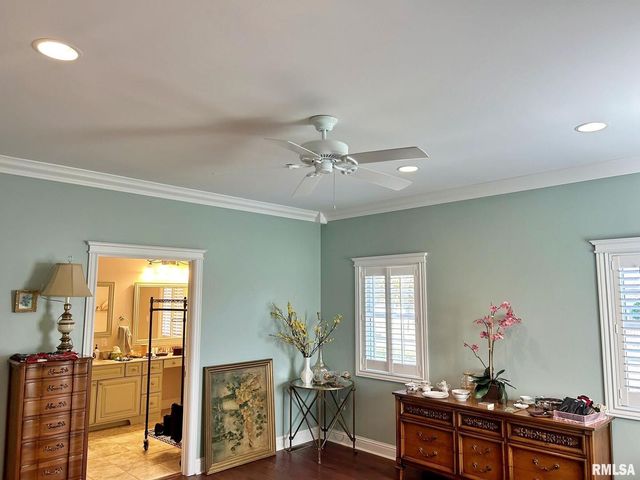 8 DOGWOOD Place, Harrisburg, IL 62946