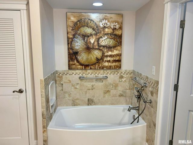 8 DOGWOOD Place, Harrisburg, IL 62946