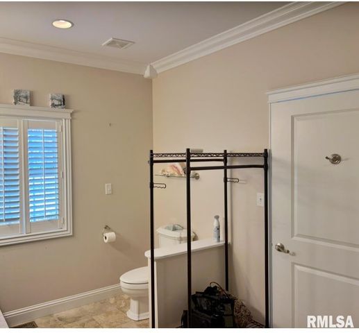 8 DOGWOOD Place, Harrisburg, IL 62946