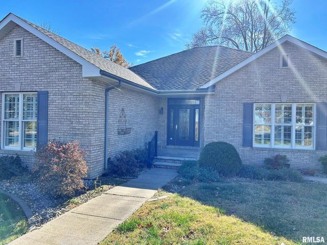 8 DOGWOOD Place, Harrisburg, IL 62946