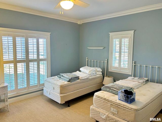 8 DOGWOOD Place, Harrisburg, IL 62946