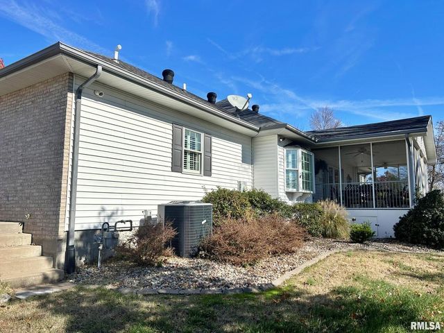 8 DOGWOOD Place, Harrisburg, IL 62946