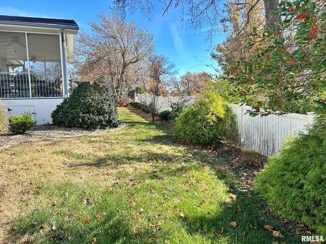 8 DOGWOOD Place, Harrisburg, IL 62946