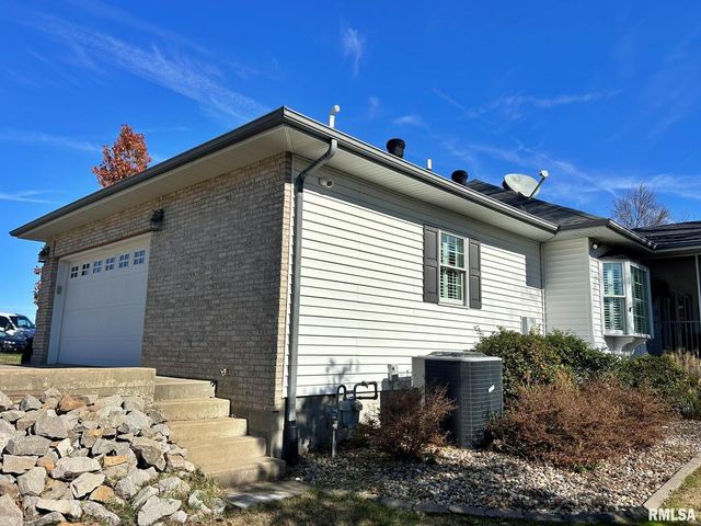 8 DOGWOOD Place, Harrisburg, IL 62946